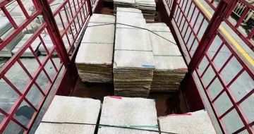 嘉峪关 黄金麻花岗岩荔枝面，光面毛板装车完成