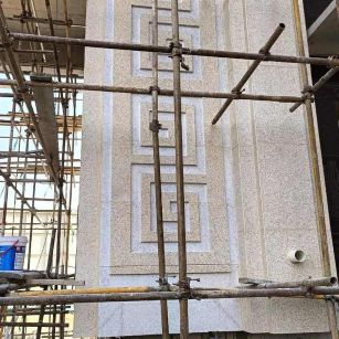 嘉峪关 黄金麻花岗岩别墅外墙干挂回纹造型效果