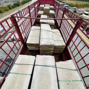 嘉峪关 黄金麻花岗岩荔枝面，光面毛板装车完成