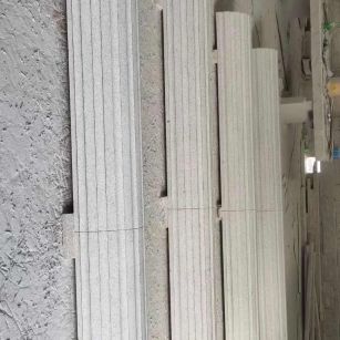 嘉峪关 花岗岩厂家带你看白麻花岗岩门楼大柱柱皮