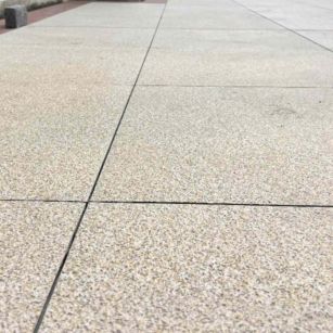 嘉峪关 黄金麻花岗岩石板材荔枝面地面铺装效果
