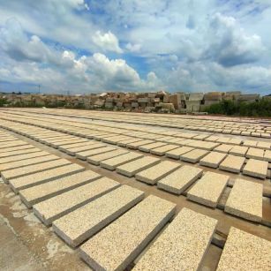 嘉峪关 黄金麻花岗岩荔枝面地铺石防护中