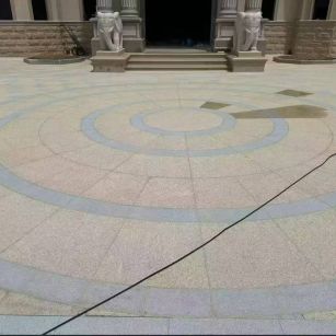 嘉峪关 黄金麻芝麻灰花岗岩石材地铺拼接效果