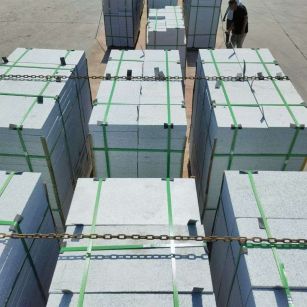 嘉峪关 芝麻白花岗岩5公分地铺石 花岗岩厂家工厂装车日常