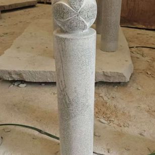 嘉峪关 芝麻白花岗岩石材挡车石柱、停车柱、圆柱挡车柱、方柱挡车柱等