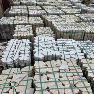 嘉峪关 黄金麻白麻花岗岩荔枝面地铺石(冰裂纹)