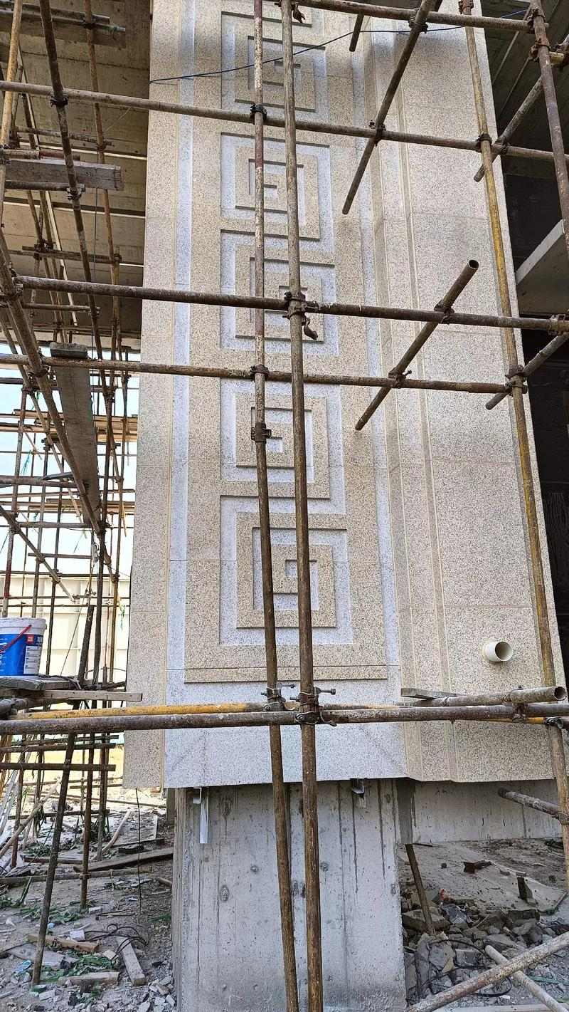 嘉峪关 黄金麻花岗岩别墅外墙干挂回纹造型效果