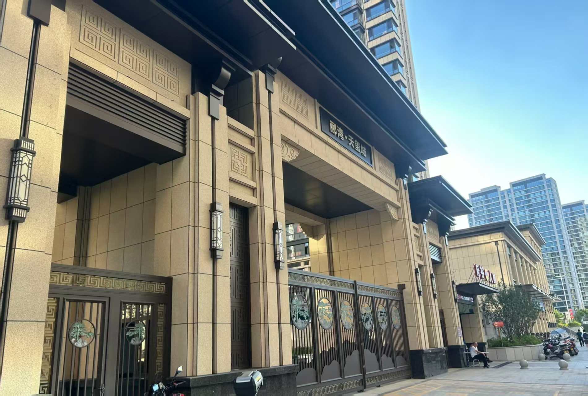 嘉峪关 黄金麻花岗岩荔枝面小区门楼外墙干挂