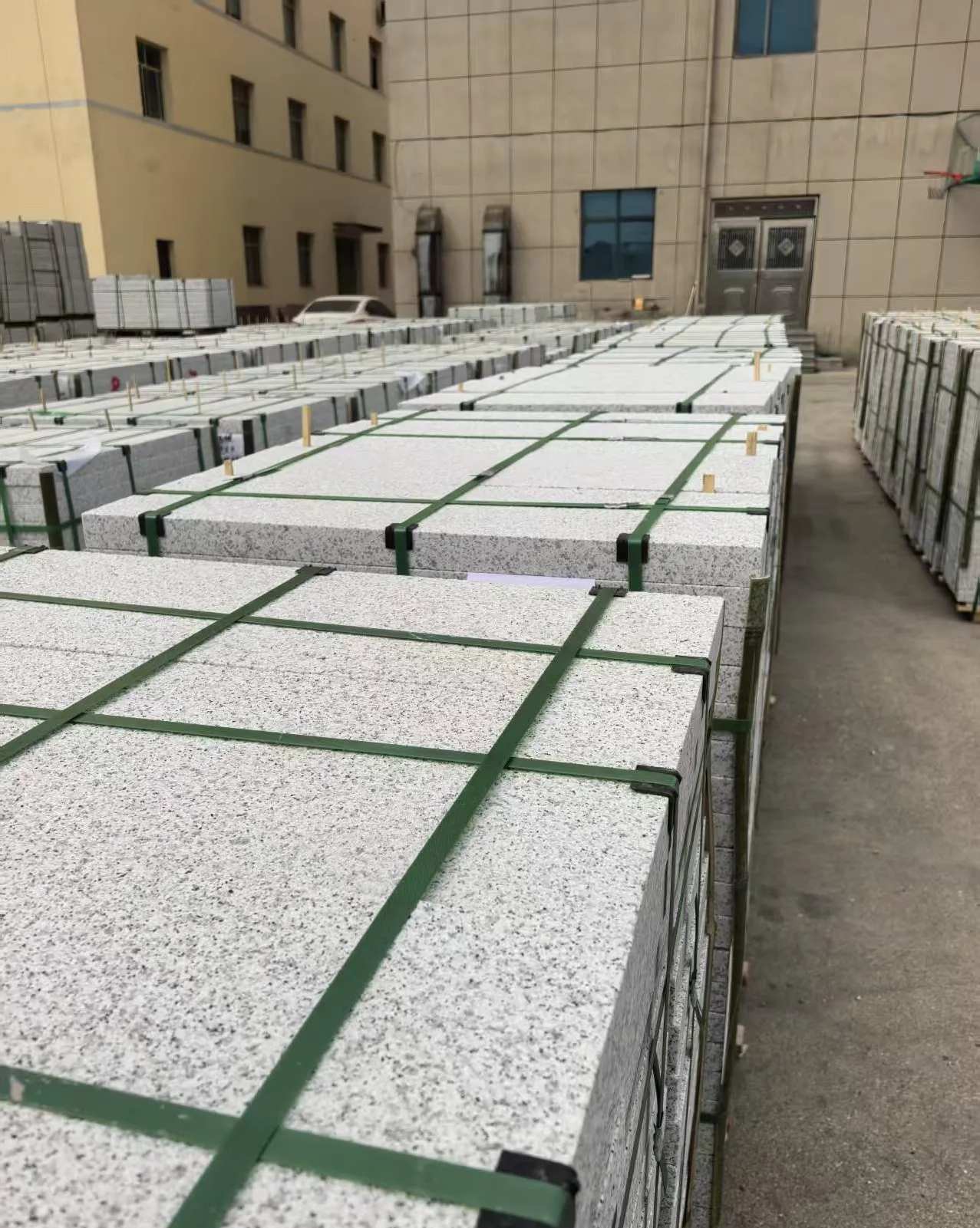 嘉峪关 白麻花岗岩5.0公分荔枝面地铺石