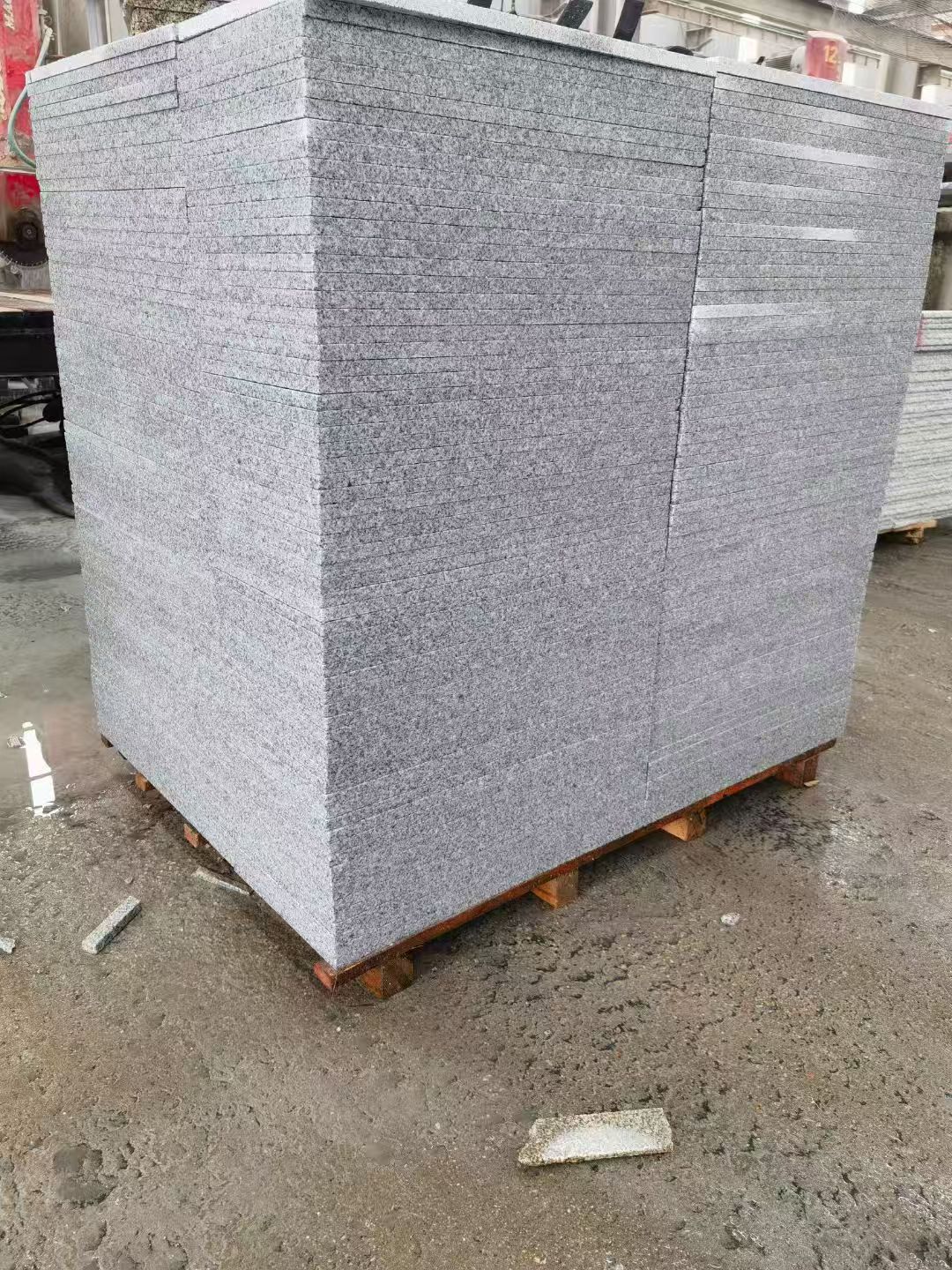 嘉峪关 芝麻白火烧面1.8厚300*600地铺石，尺寸标准，厚薄均匀