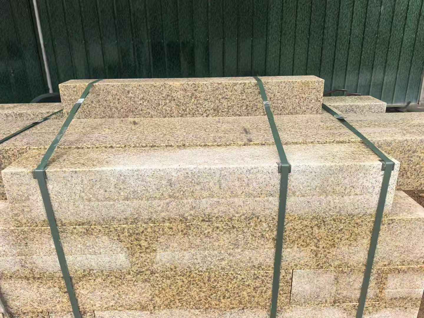 嘉峪关 黄金麻花岗岩石材机切面栏杆料半成品