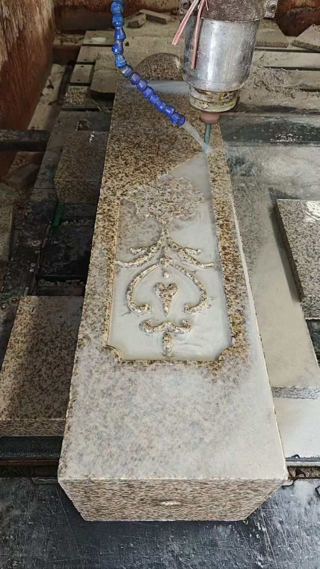 嘉峪关 黄金麻花岗岩异形加工雕刻栏杆大柱