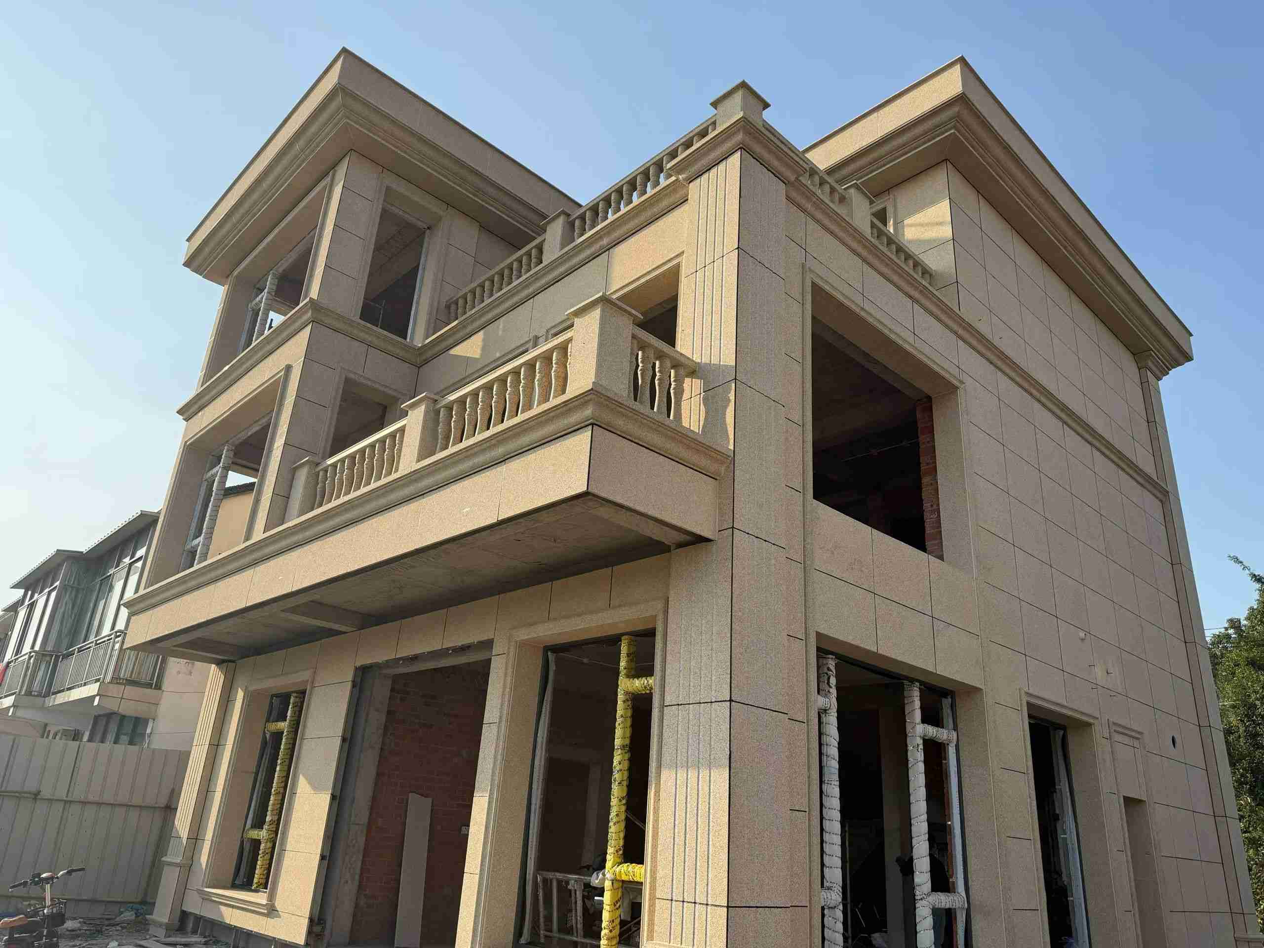 嘉峪关 黄金麻花岗岩石材荔枝面外墙干挂效果展示