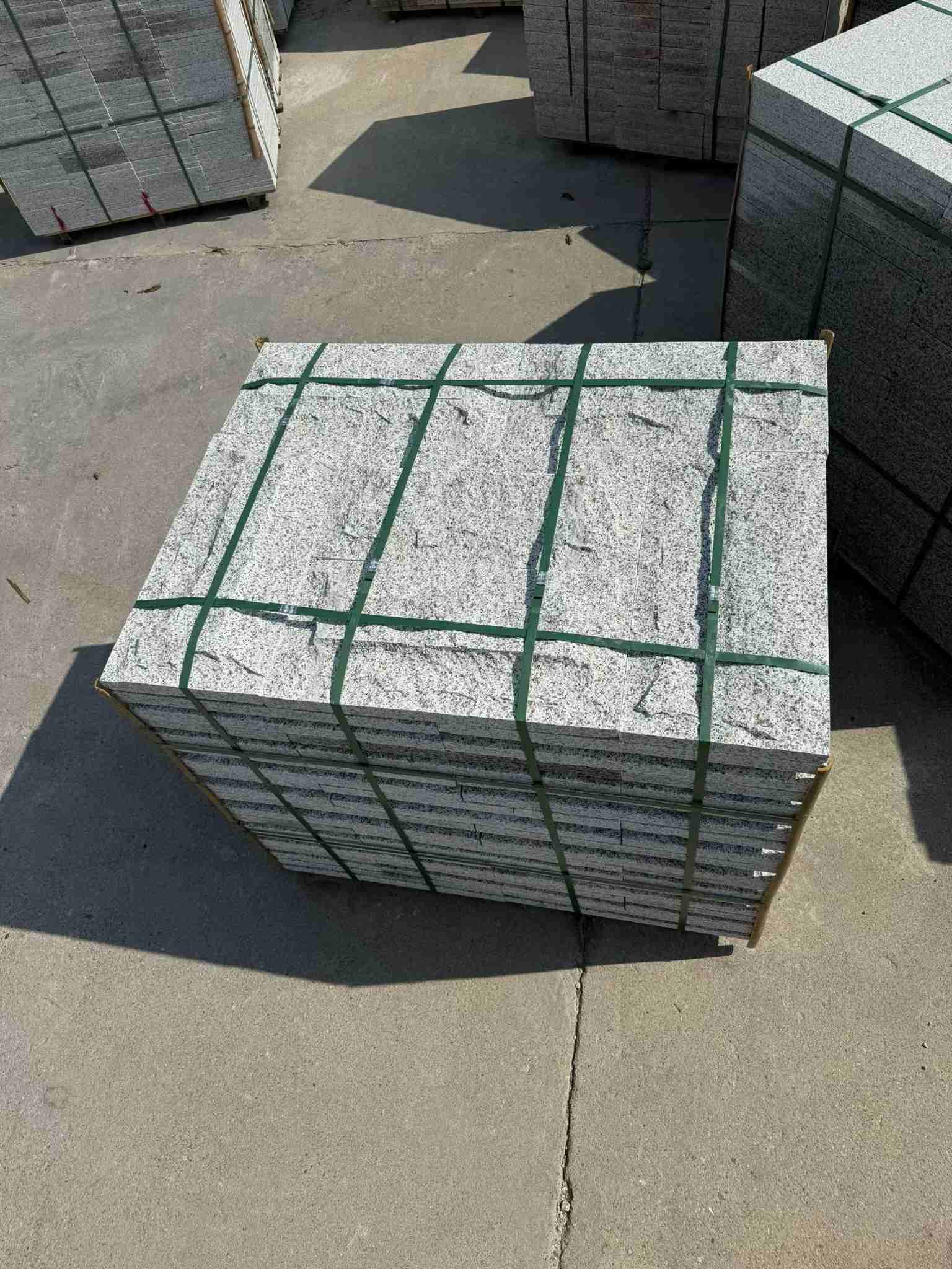 嘉峪关 白麻花岗岩石材自然面蘑菇石成品