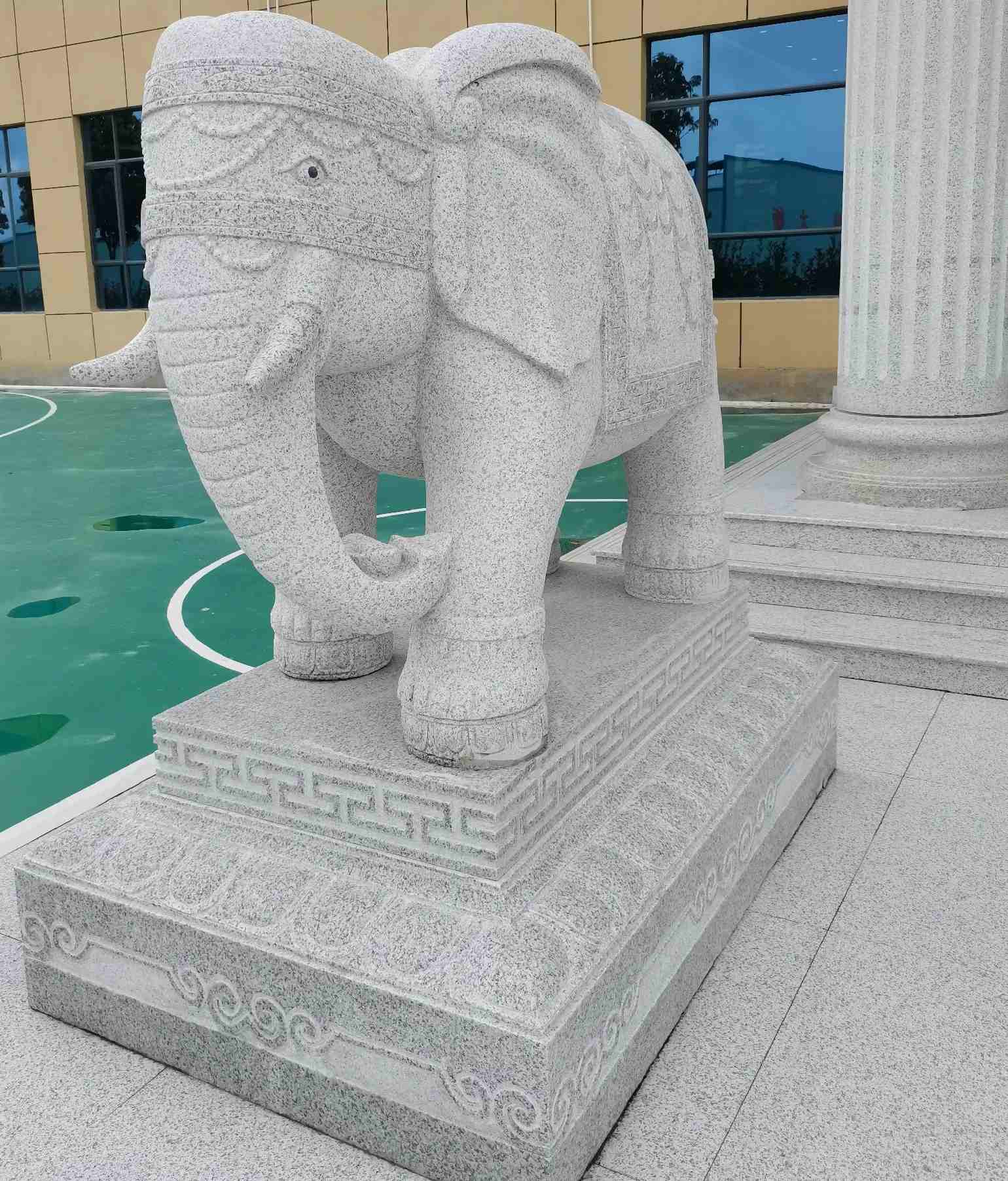 嘉峪关 白麻花岗岩动物异形石雕-大象