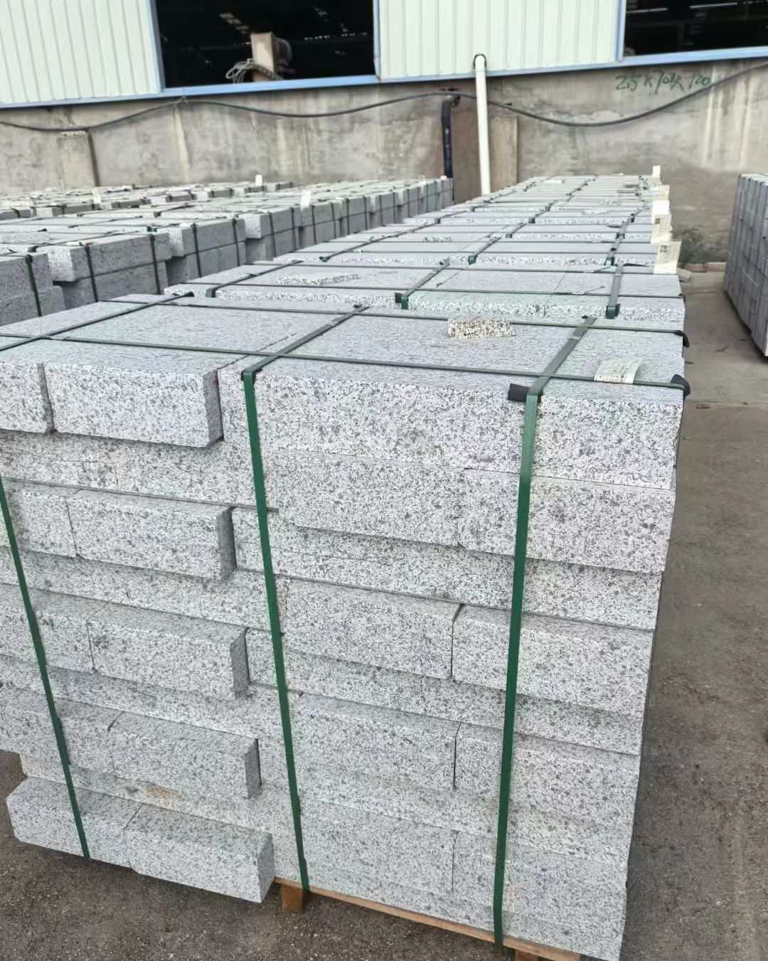 嘉峪关 白麻花岗岩路沿石，弧形路沿石，道牙石，马路牙子，界石，路缘石，平沿石，直岩石，平缘石等