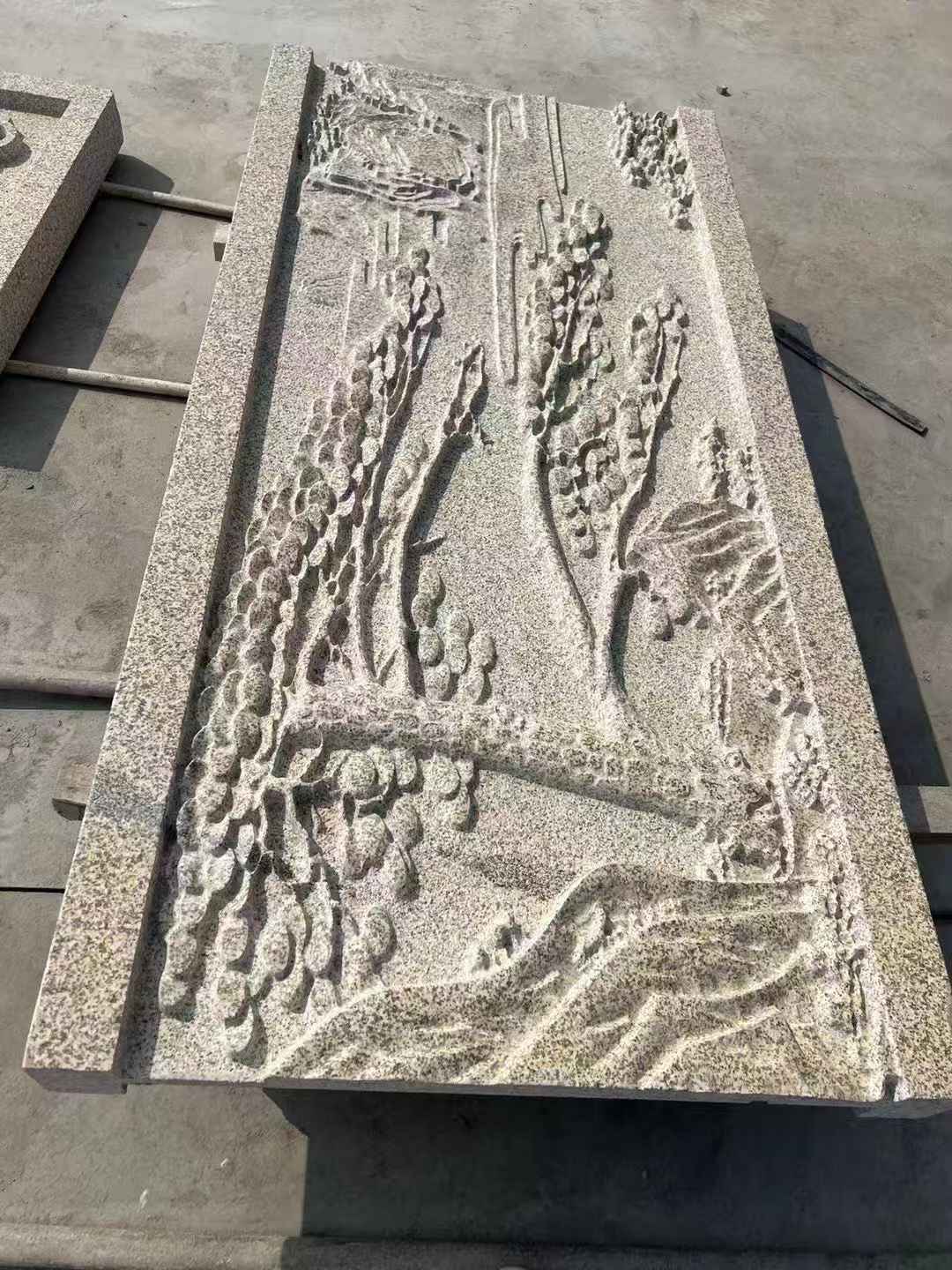 嘉峪关 黄金麻雕刻板浮雕迎客松