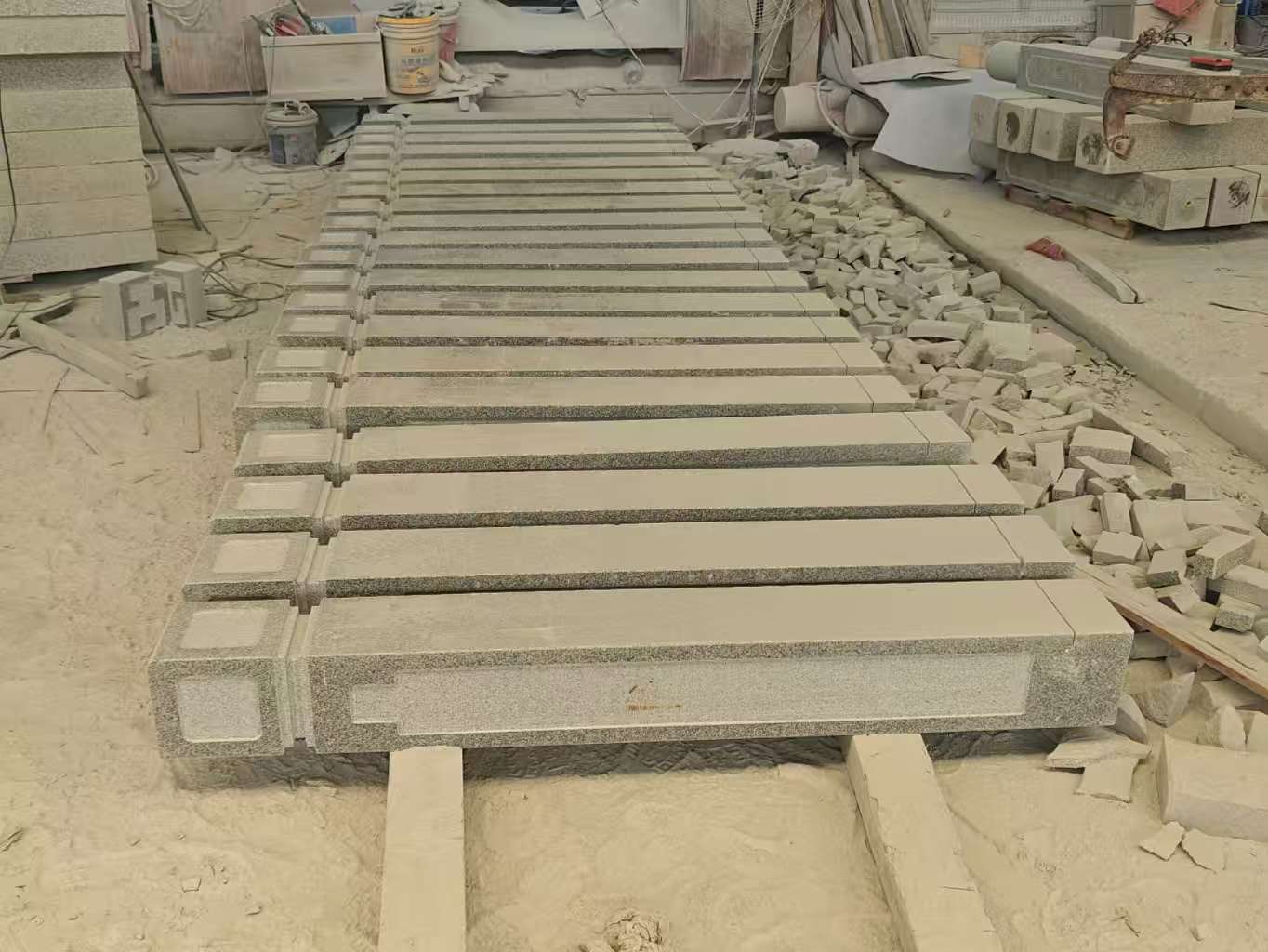 嘉峪关 芝麻白异形加工雕刻-栏杆大柱，方柱