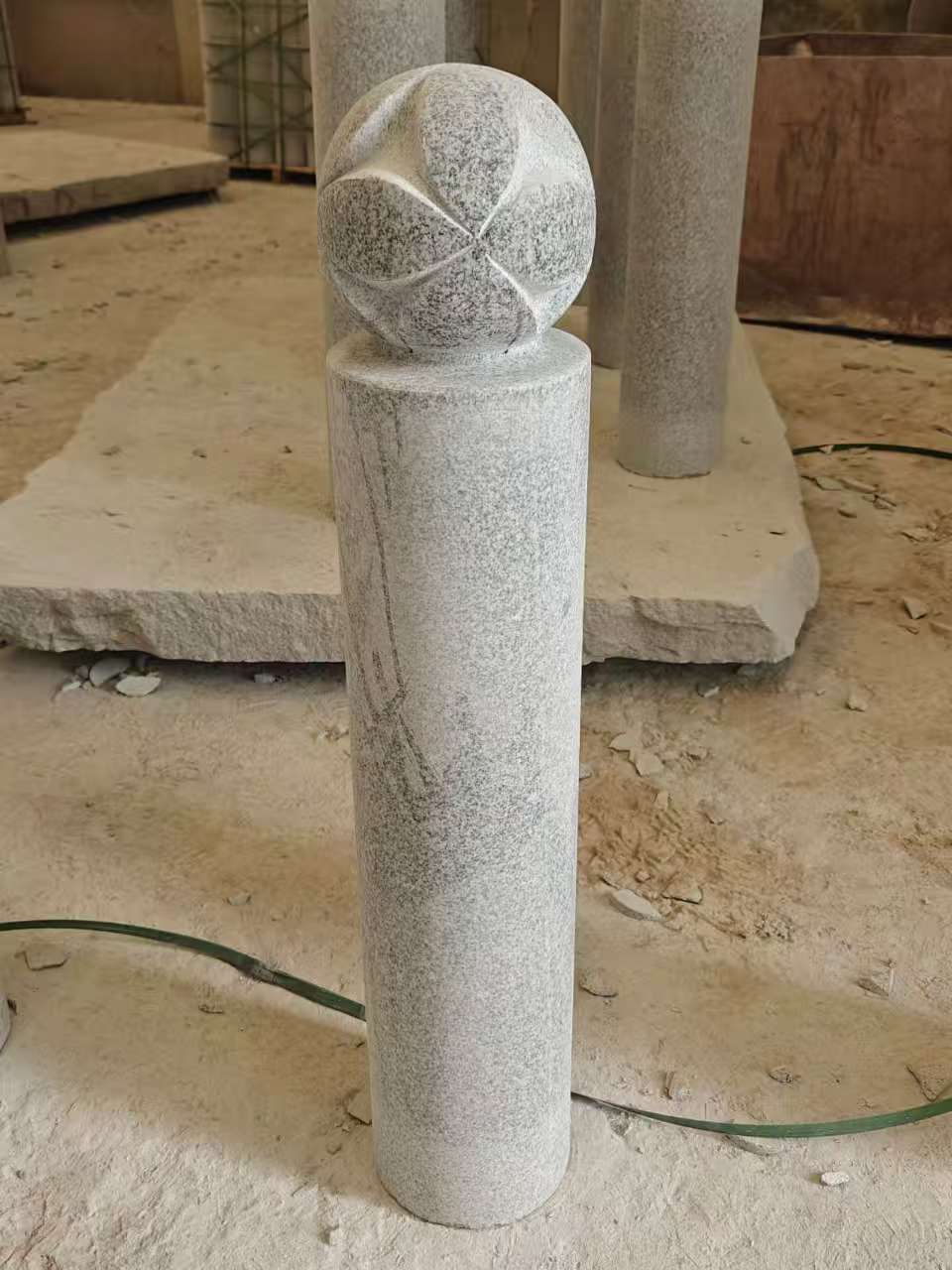 嘉峪关 芝麻白花岗岩石材挡车石柱、停车柱、圆柱挡车柱、方柱挡车柱等