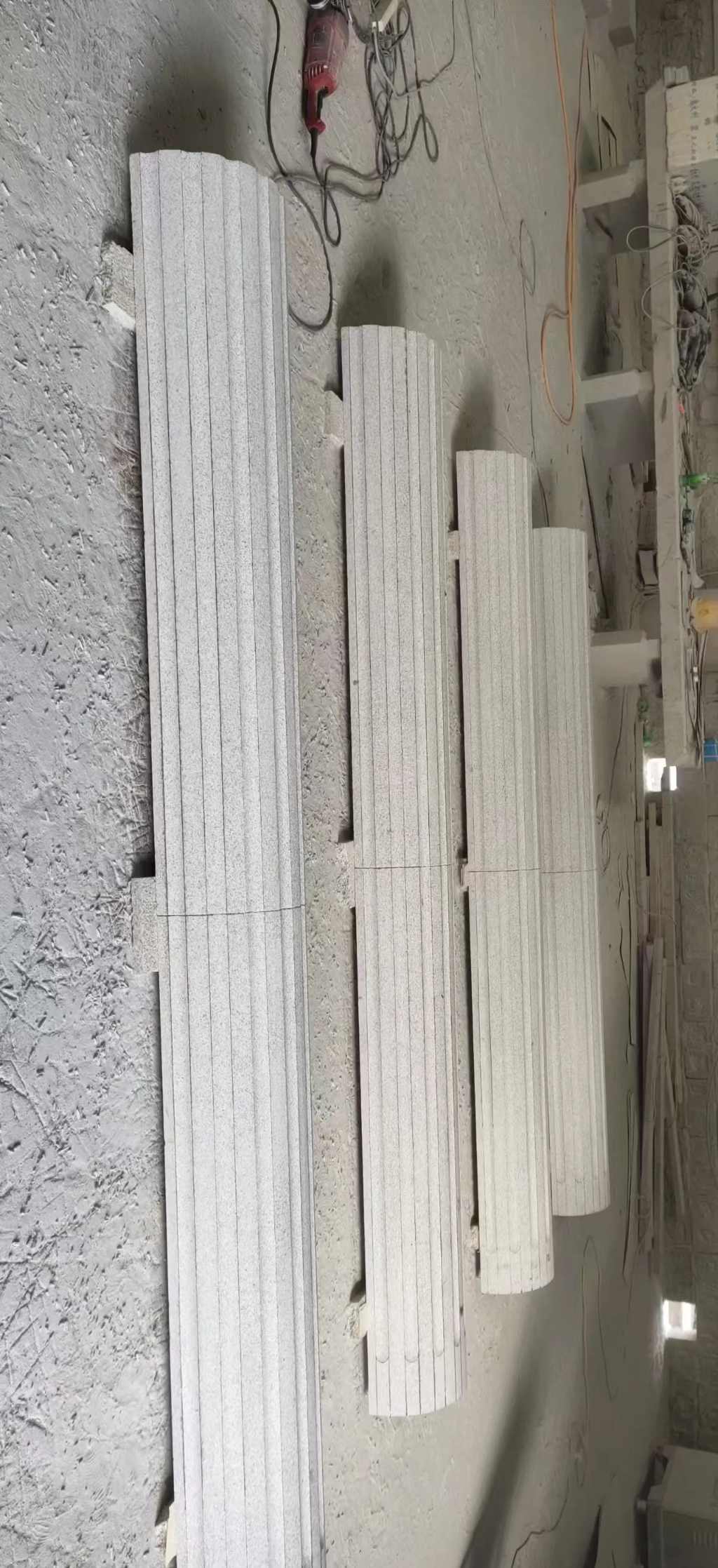 嘉峪关 花岗岩厂家带你看白麻花岗岩门楼大柱柱皮