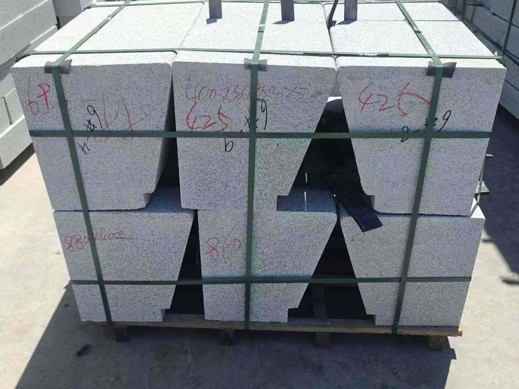 嘉峪关 芝麻白异形坐凳，石凳