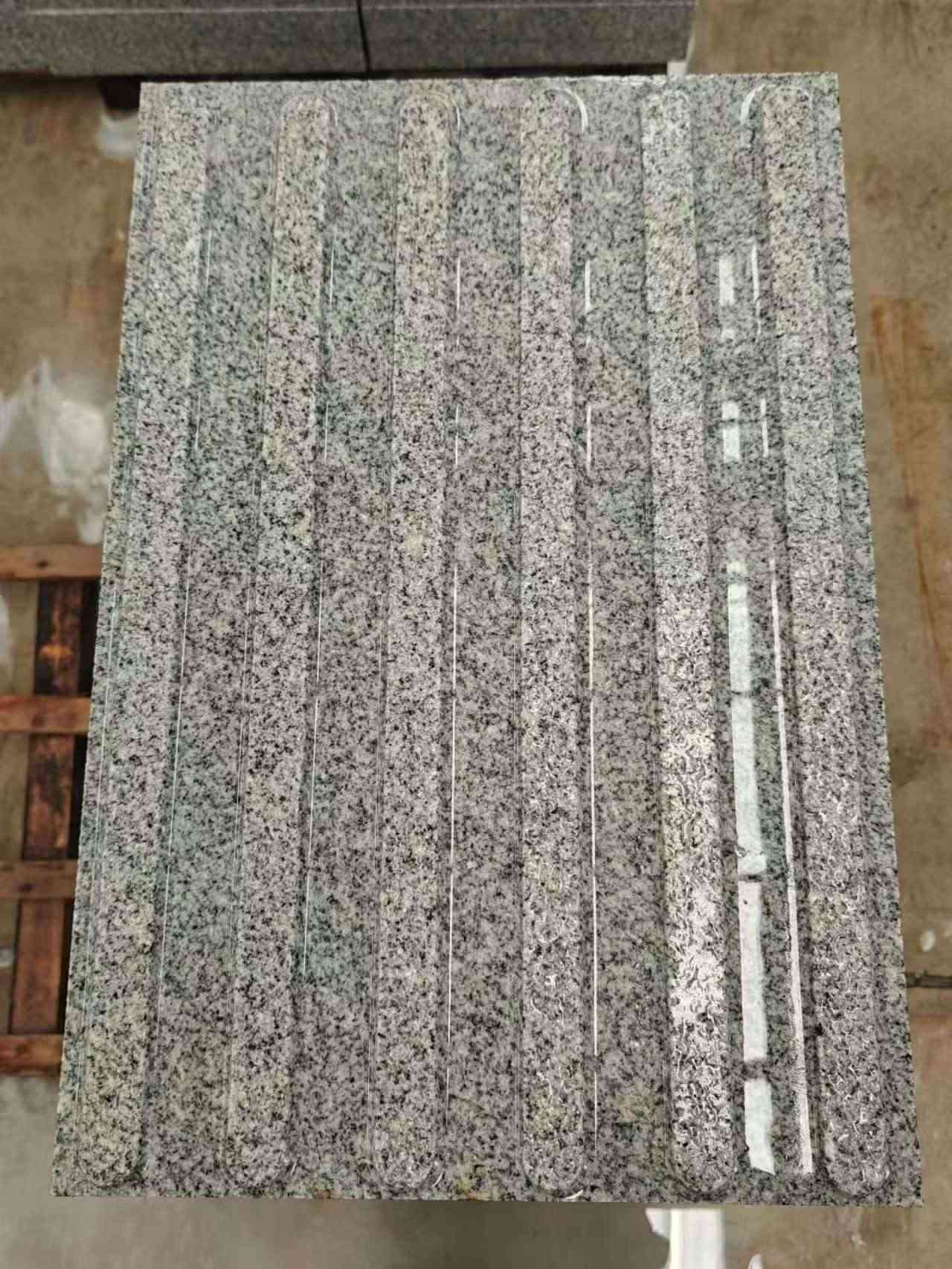 嘉峪关 芝麻白花岗岩荔枝面雕刻盲道，盲条