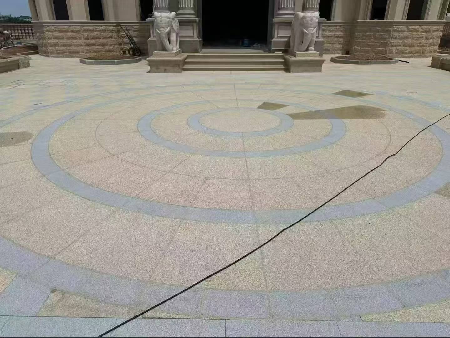 嘉峪关 黄金麻芝麻灰花岗岩石材地铺拼接效果