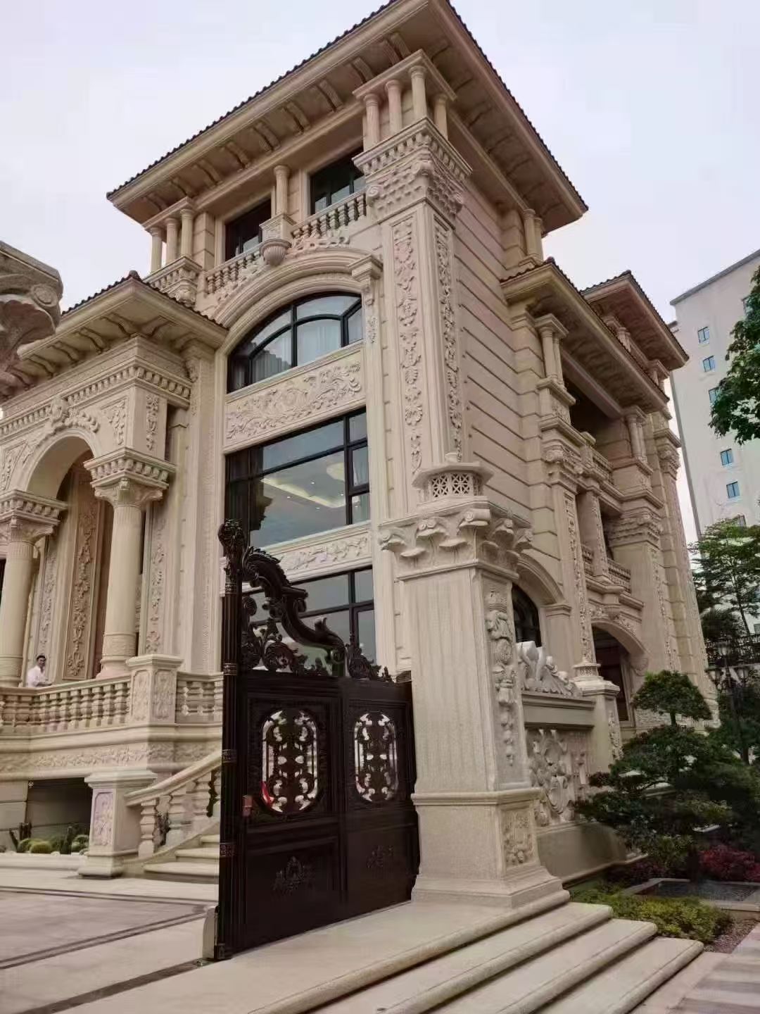 嘉峪关 黄金麻花岗岩别墅外墙干挂效果展示